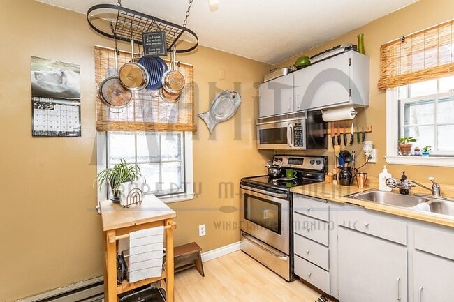 Building Photo - Charming Finch Arboretum Home