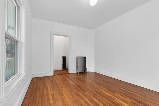 Building Photo - 168 Elliot St