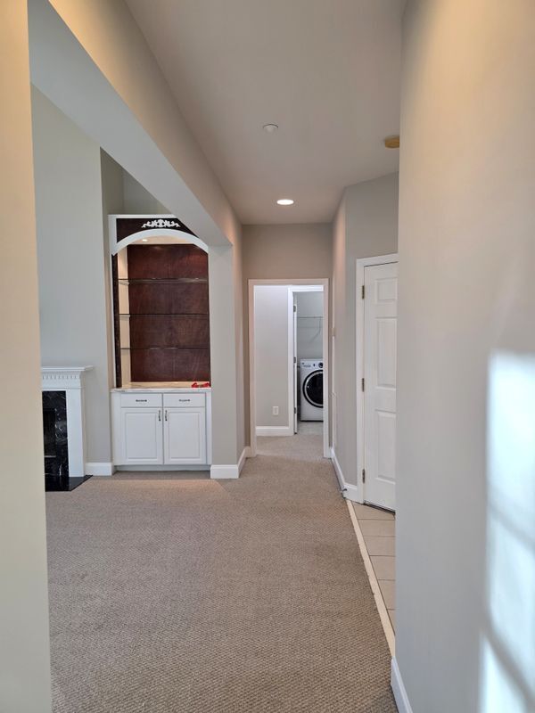 Building Photo - 617 Maple Grove Way