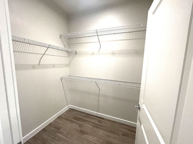 Building Photo - 9219 Vista W Dr