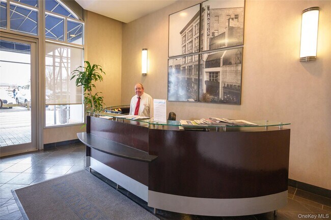 Building Photo - 25 Leroy Pl