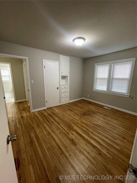 Building Photo - 5308 S Madison Ave