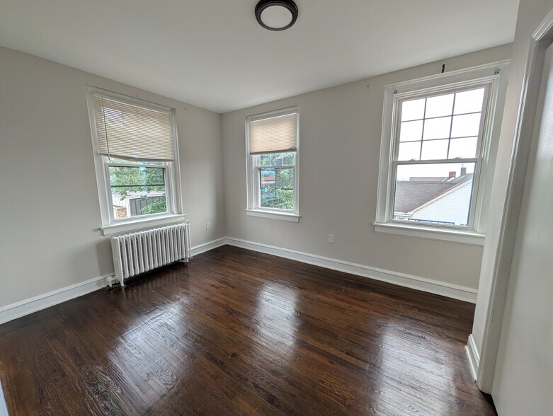 Building Photo - 1458 Northampton St