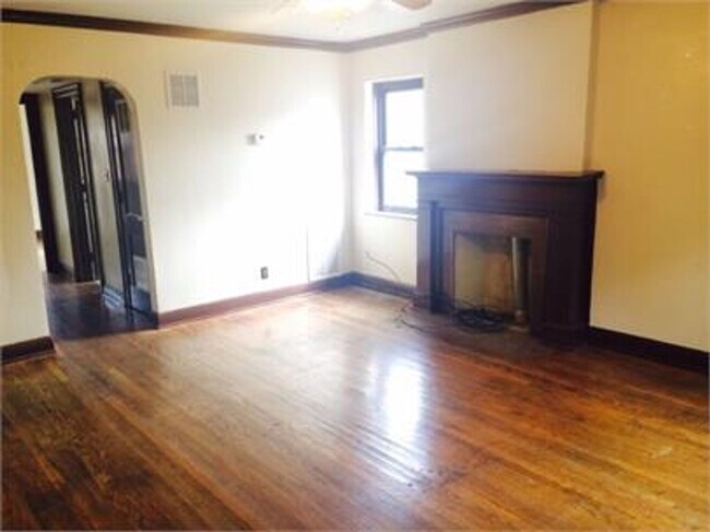 Building Photo - 1508 1/2 Lee Street East