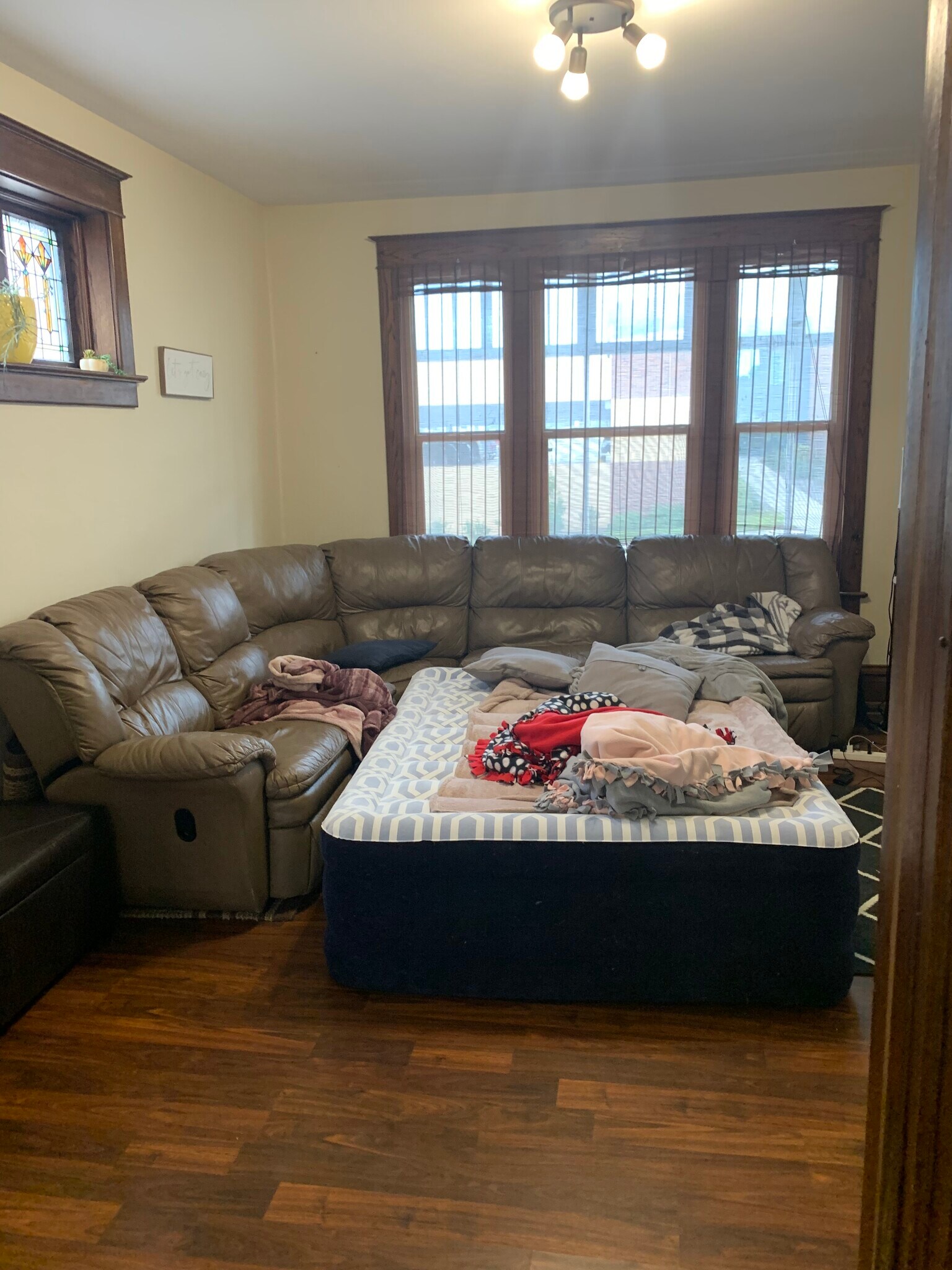 Building Photo - 409 E Cherry St