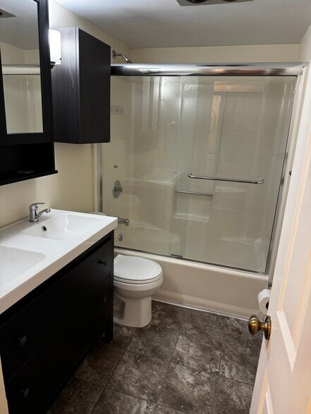 Building Photo - 1508 E Swan Cir