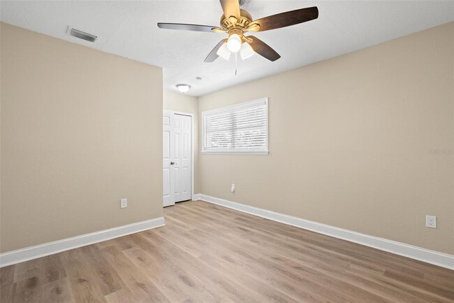 Building Photo - 611 Pinewood Dr