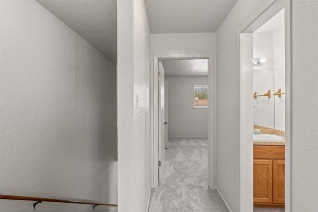 Building Photo - 115 Rhonda Dr