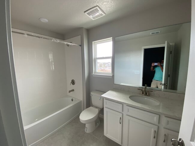 Building Photo - 2526 Arbor Wind Dr