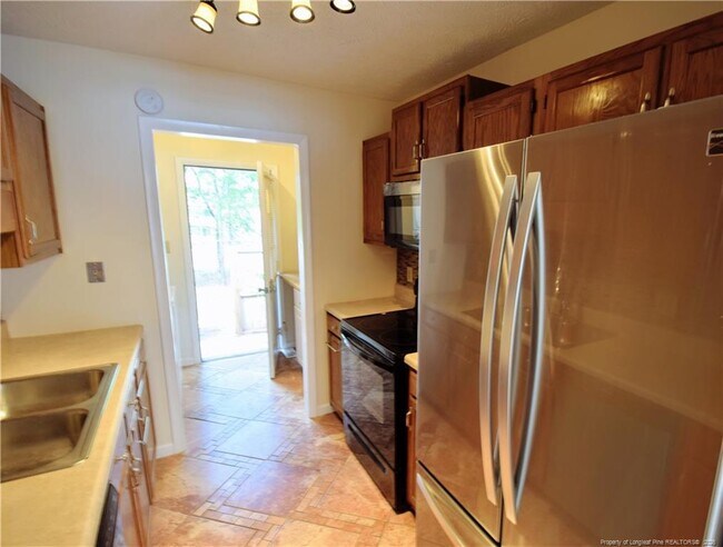 Building Photo - 206 Villa Dr