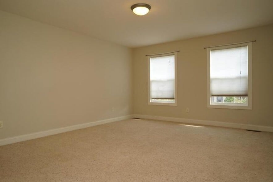Building Photo - 8616 Maple Leaf Ct