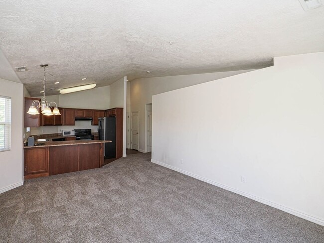 Building Photo - 3 Bedroom, 2 Bathroom Condo
