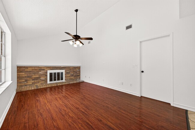 Building Photo - 42 Rockridge Dr