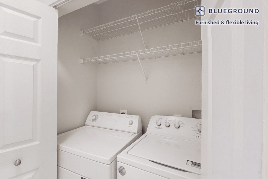 Building Photo - 2350 26th Ct S