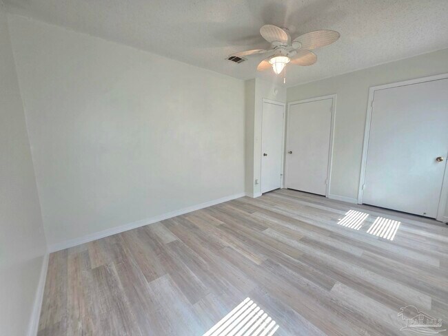 Building Photo - 760 Briarwood Dr