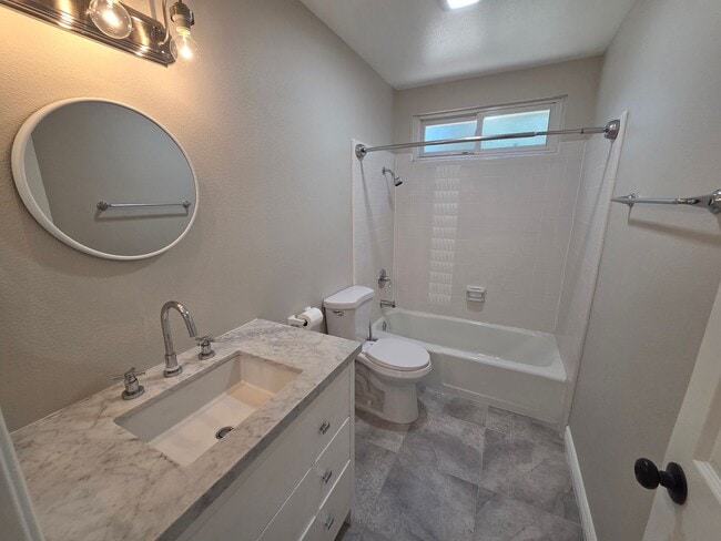 Building Photo - 3+2 Single Family Home in Thousand Oaks - ...