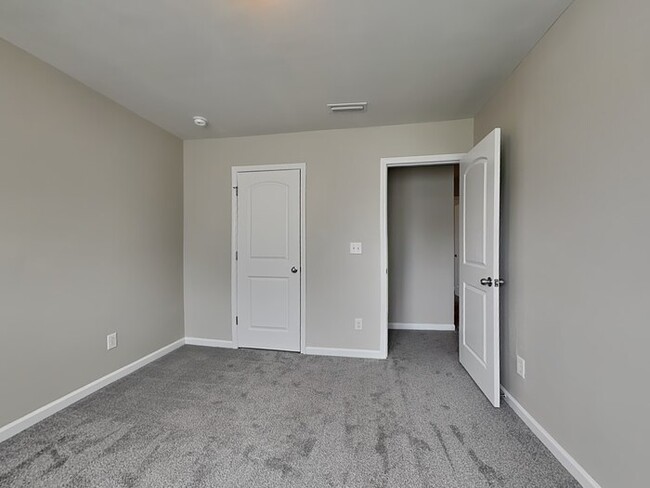 Building Photo - Spacious 4-Bedroom Home in Crystal Lakes ?...