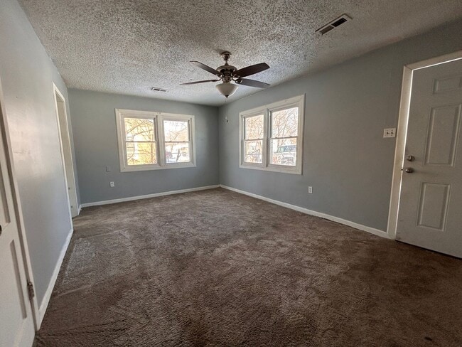 Building Photo - Cute 3 Bed 1 Bath Home -SECTION 8 APPROVED!