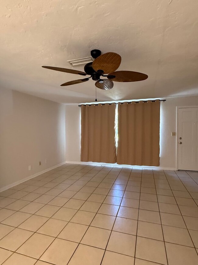Building Photo - Melbourne Beach 2 Bedrooms 1 bath