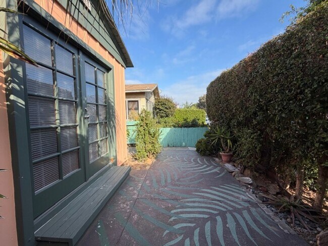 Building Photo - 4807-4809 Brighton Ave