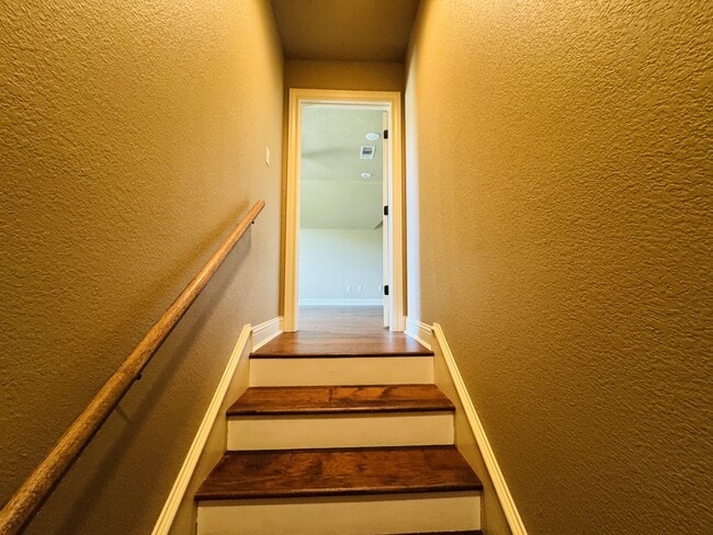 Building Photo - 4155 Pinehurst Dr