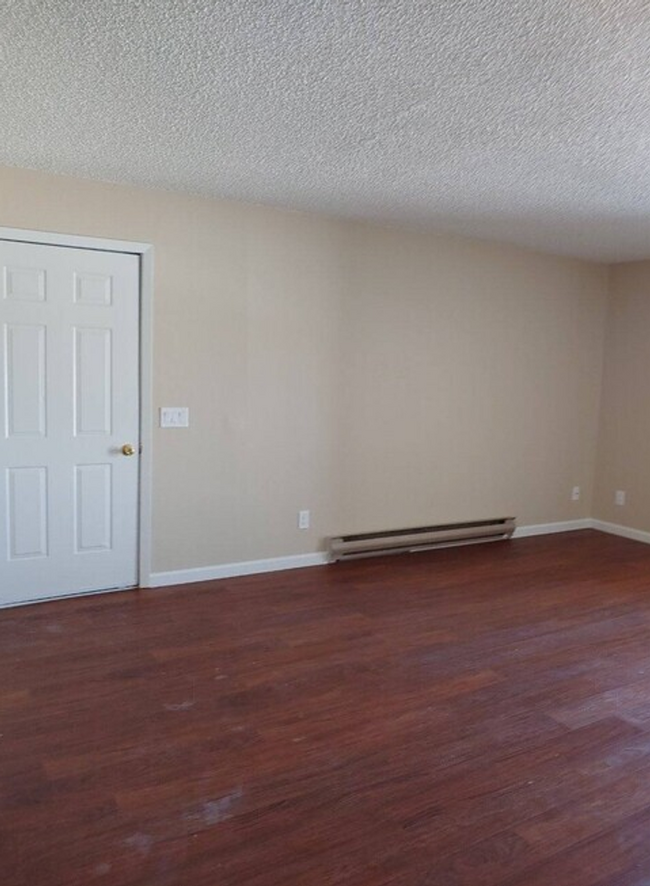 Building Photo - Newly Updated 2 Bedroom Close to Downtown ...