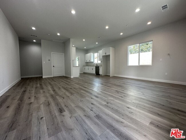 Primary Photo - 6829 Bellaire Ave