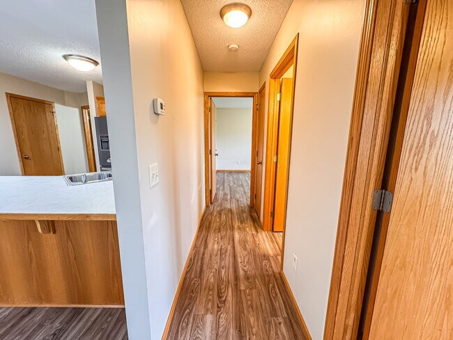 Building Photo - 2 Bedroom, 1 Bath Town Home
