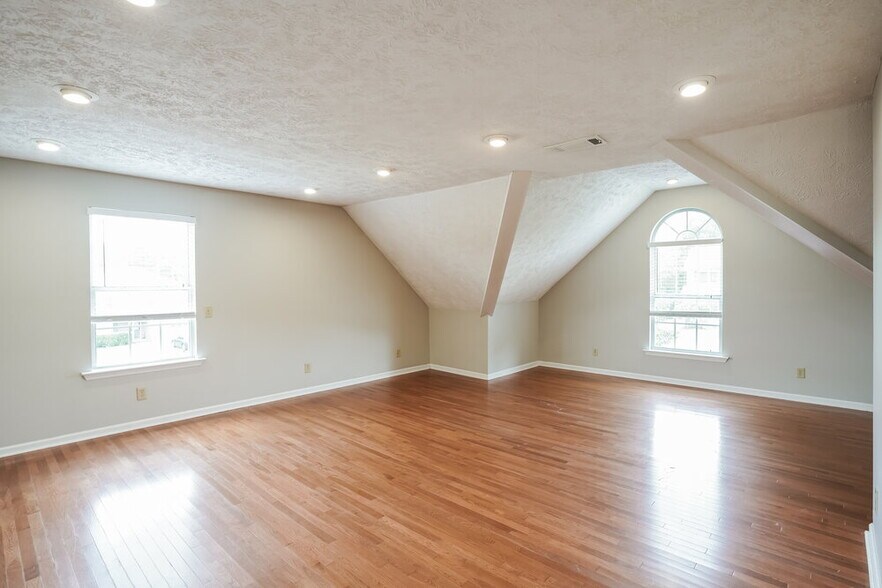 Building Photo - 300 Stafford Ct
