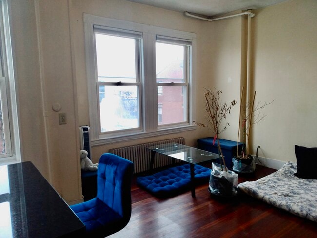 Building Photo - 108 Myrtle St