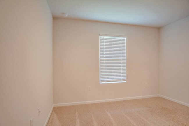 Building Photo - Spacious 4BD/2BA Brick Home Near Navy Federal