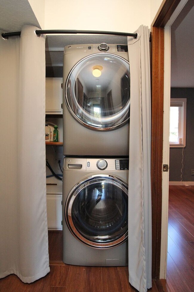 Building Photo - 7545 N Edgewater St