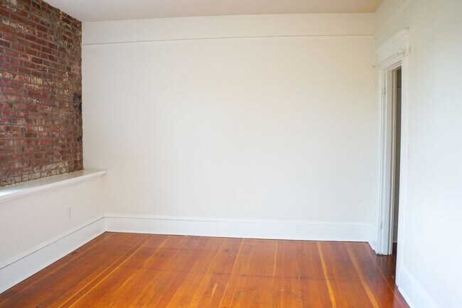 Building Photo - 1008 N Killingsworth St