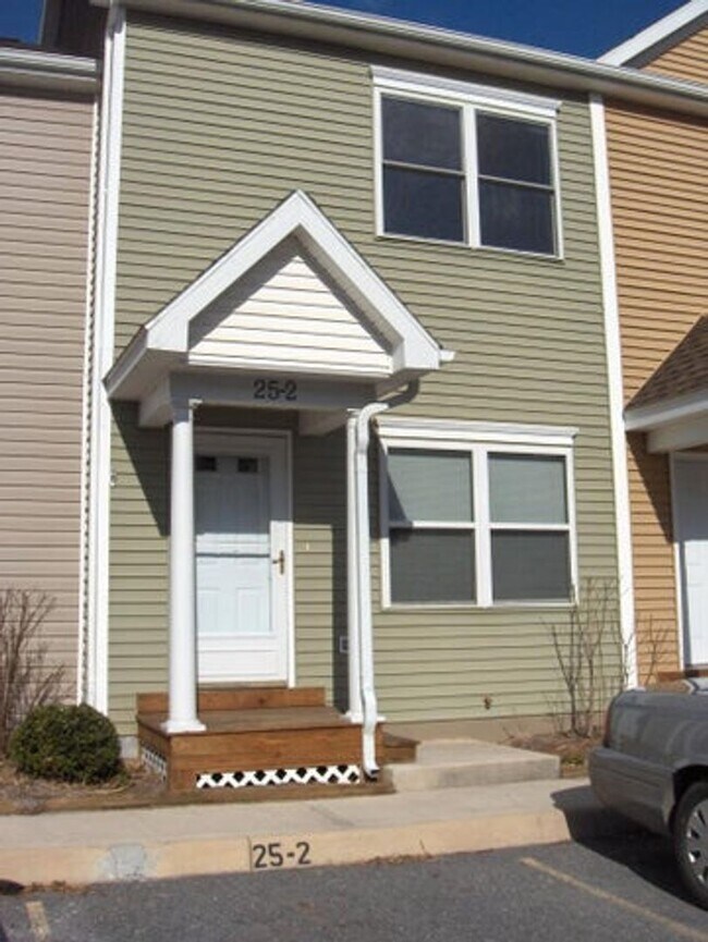 Primary Photo - Townhouse located at Pikes Place
