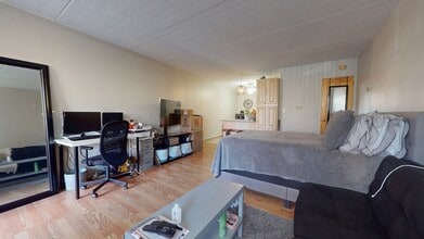 Building Photo - 200 Swanton St