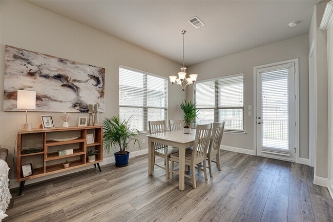 Building Photo - 1651 Sonnet Dr