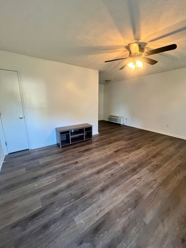 Building Photo - Great Duplex for Rent
