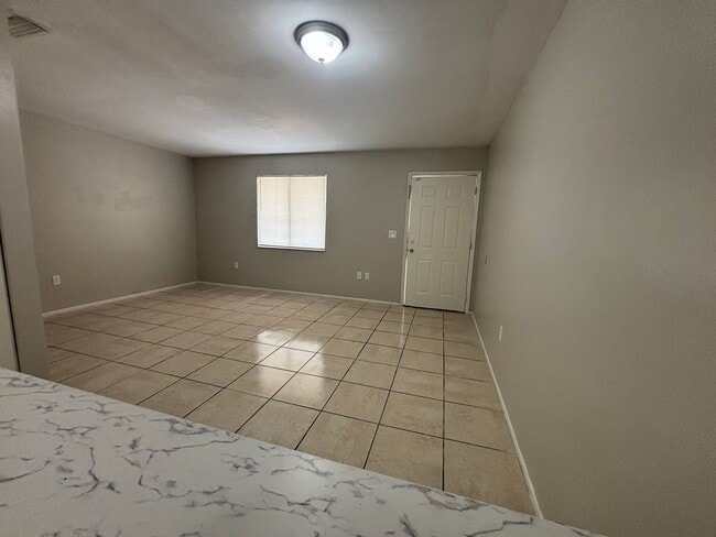 Building Photo - 929 33rd Ave W
