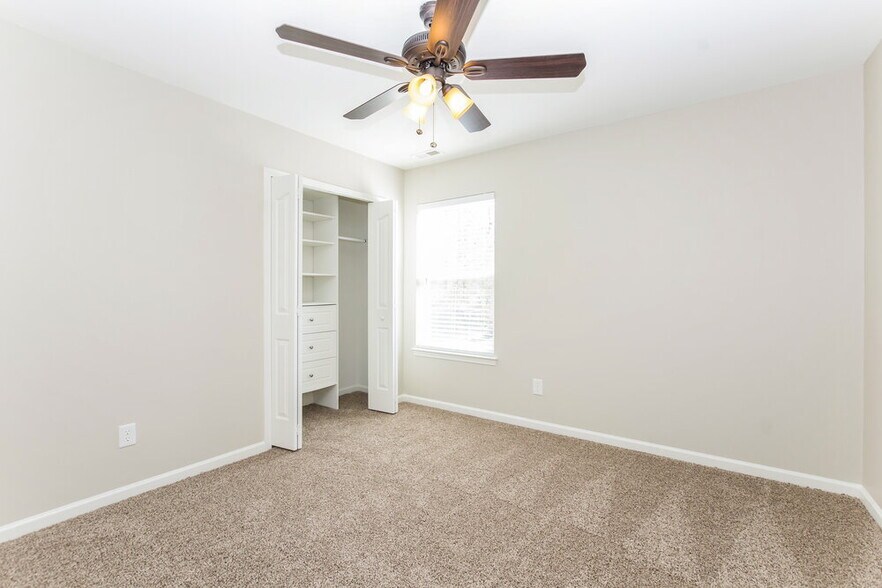 Building Photo - 6694 Sequoia Hills Dr