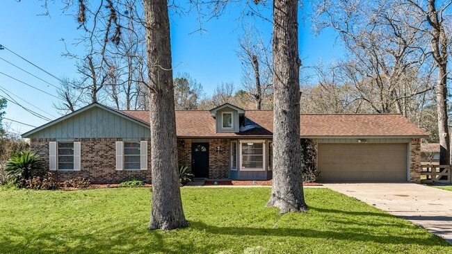 Building Photo - 9134 Lakeside Dr