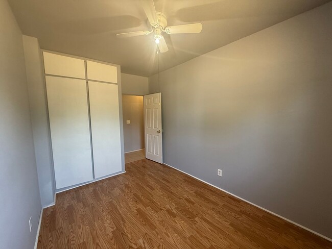 Building Photo - Two bedroom, One bathroom, Pet friendly ho...