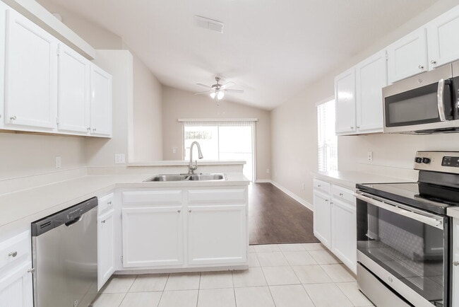 Building Photo - 493 Lancers Dr