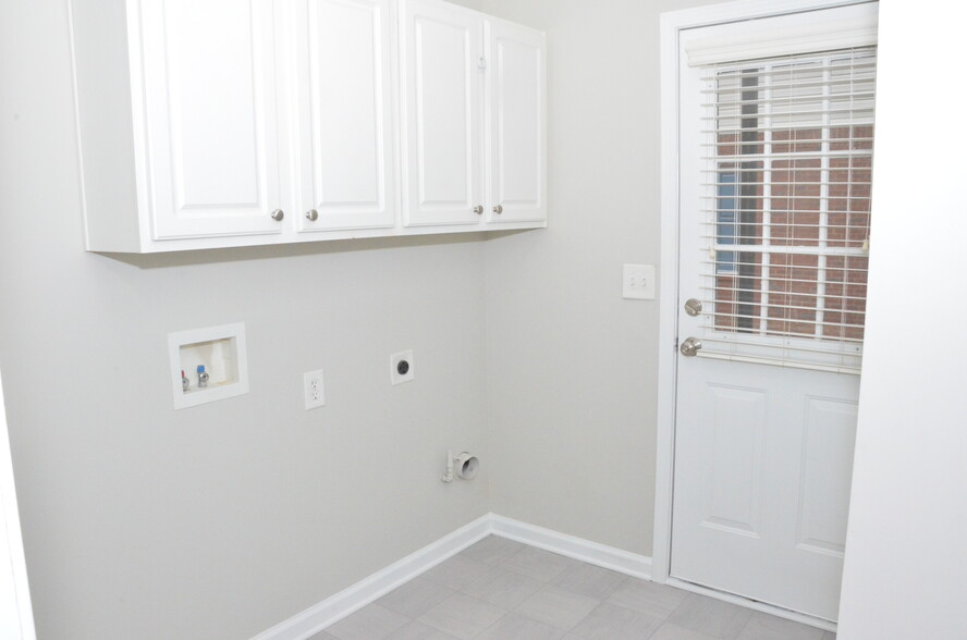 Downstairs Laundry with access to Back yard - 1303 Greychurch Way