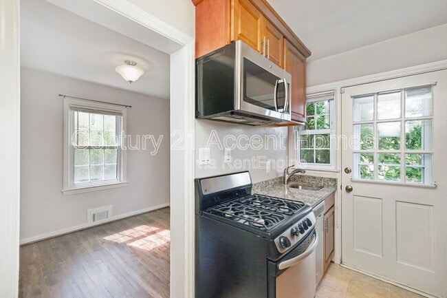 Building Photo - 2707 Jefferson Dr