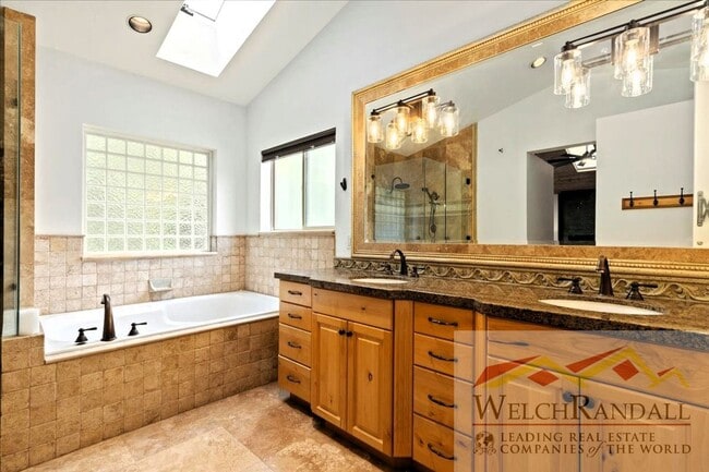 Building Photo - Stunning Emigration Canyon Home - Spacious...