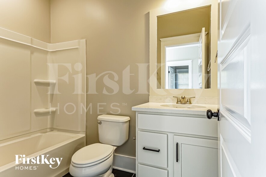 Building Photo - 3253 Sawyer Dr