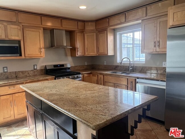 Building Photo - 2317 S Harcourt Ave