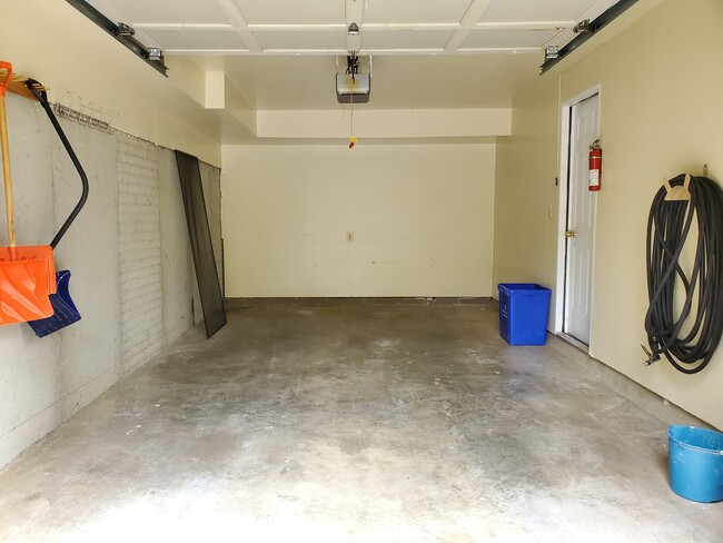 Building Photo - 705 Rolling Fields Way