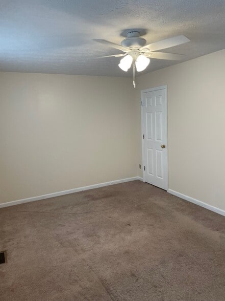 Main Bedroom - 433 Ridgefield Ave
