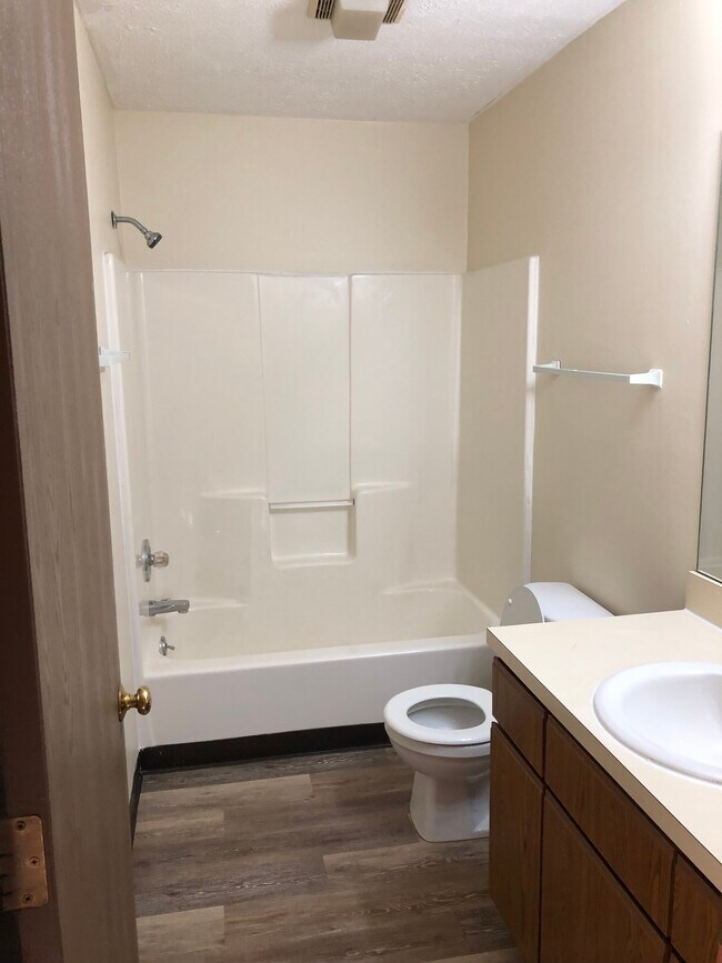 2nd Floor Bathroom - 1549 Whitehall Blvd
